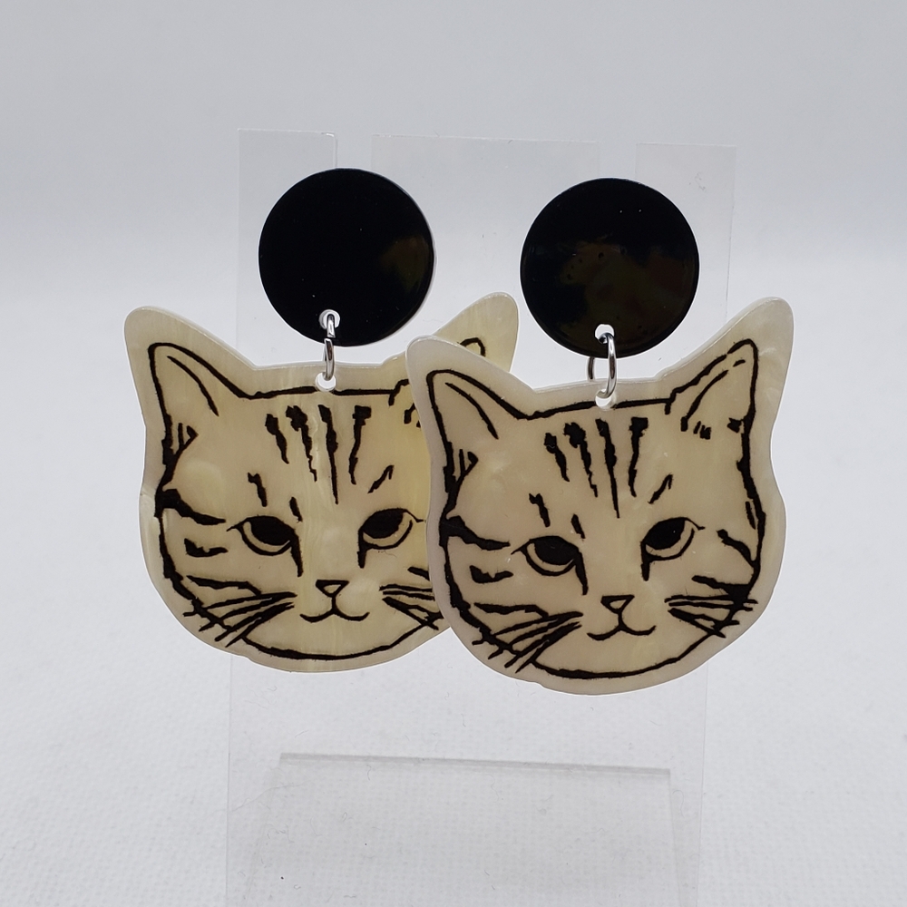 Cat Face Earrings - Black and Cream